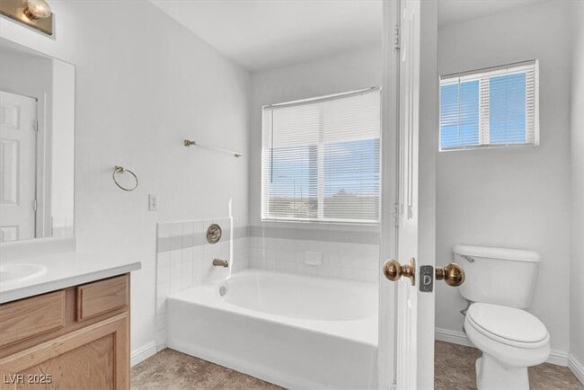 Building Photo - 8217 Beekman St