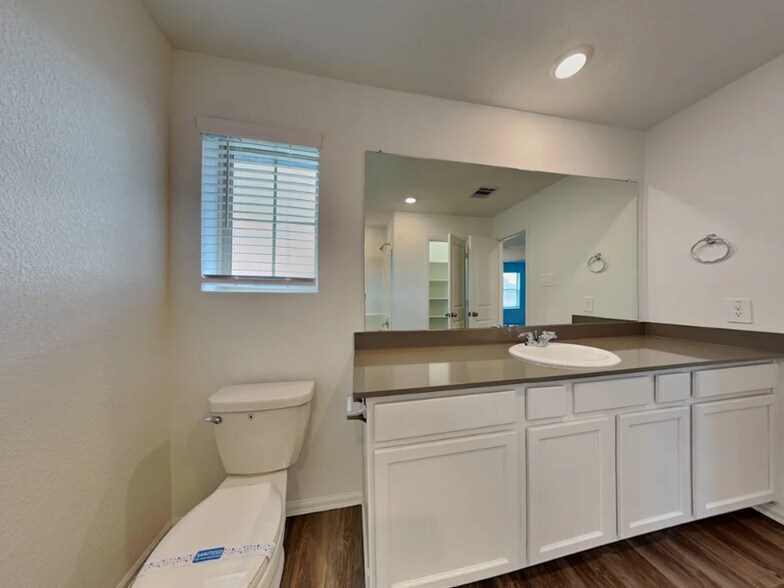 Building Photo - 24142 Laurel Farms Dr
