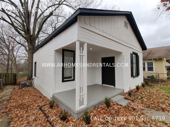 Building Photo - 2218 S Park St