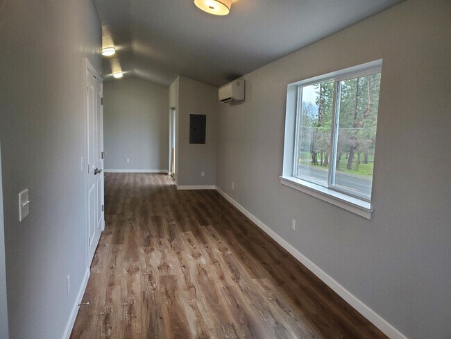 Building Photo - 220 Cheryl Ln