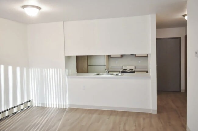 Building Photo - 839 S Clinton St