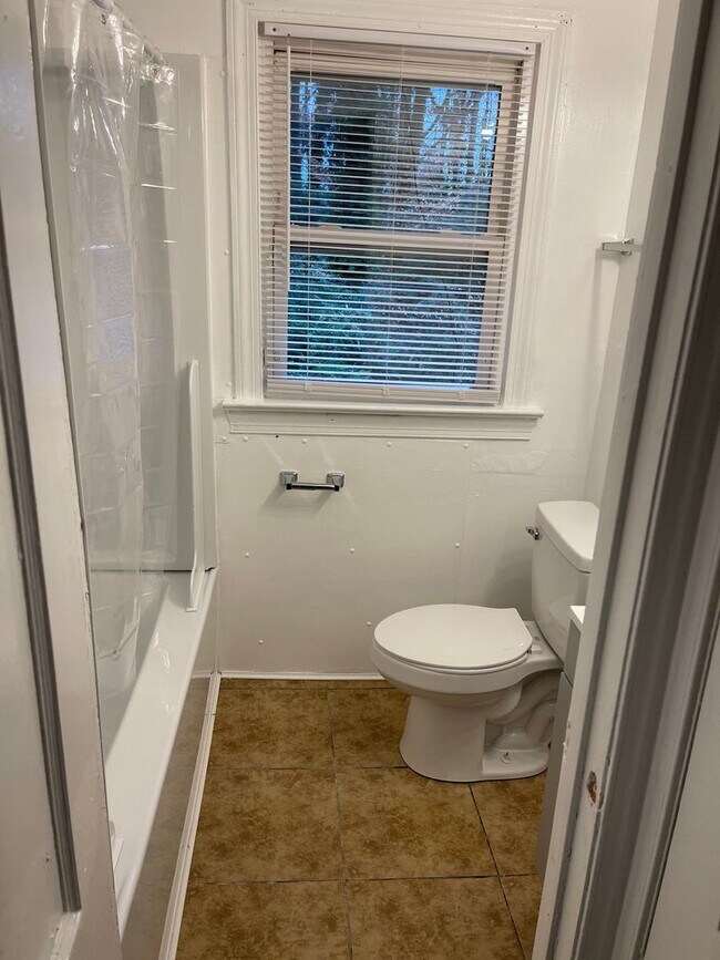 Building Photo - 3bed house in the county! Central all electric hvac, laundry, yard and hardwoods.