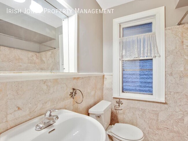 Building Photo - 54 Anderson Pl