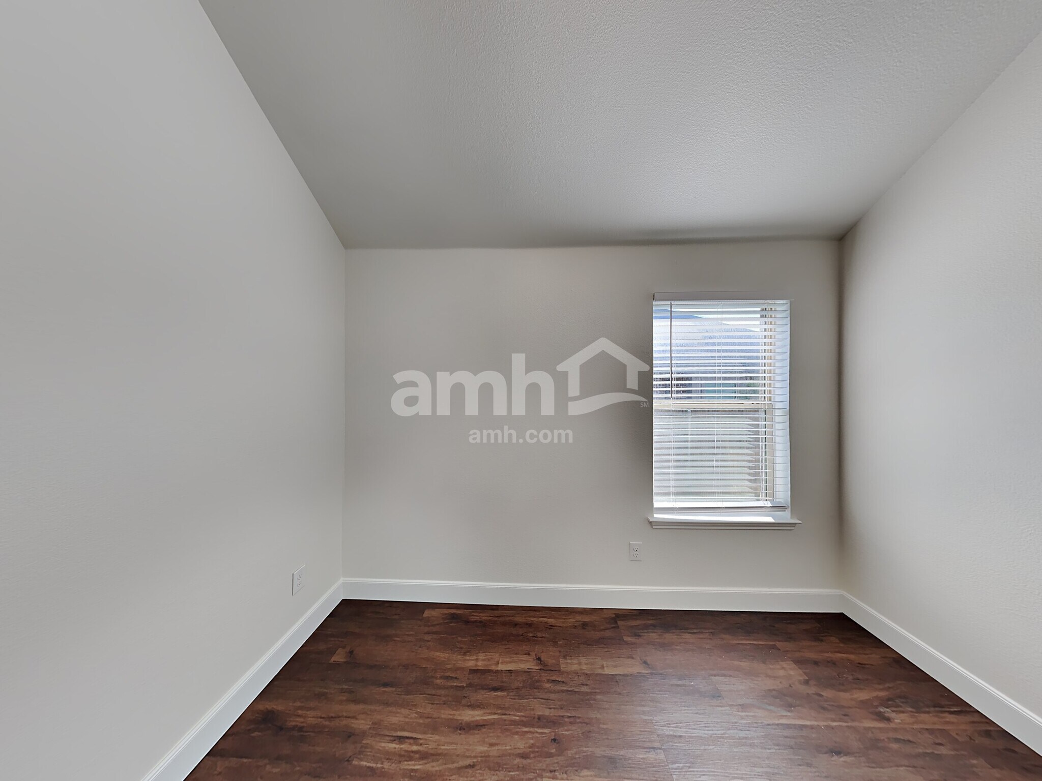Building Photo - 215 Buckskin Dr