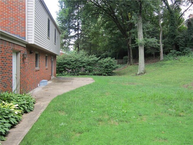Building Photo - 2341 Southwood Dr
