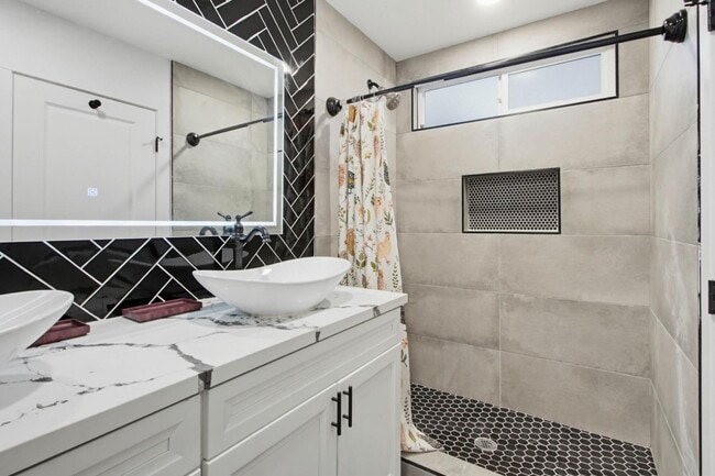 Building Photo - 1418 Marshall St