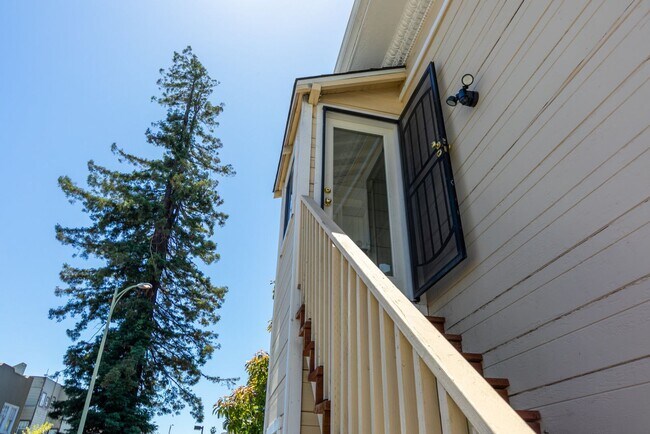 Building Photo - 1446 1st Ave