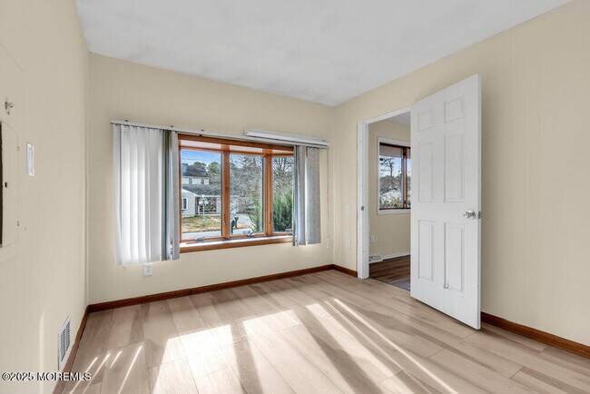 Building Photo - 1841 2nd Ave