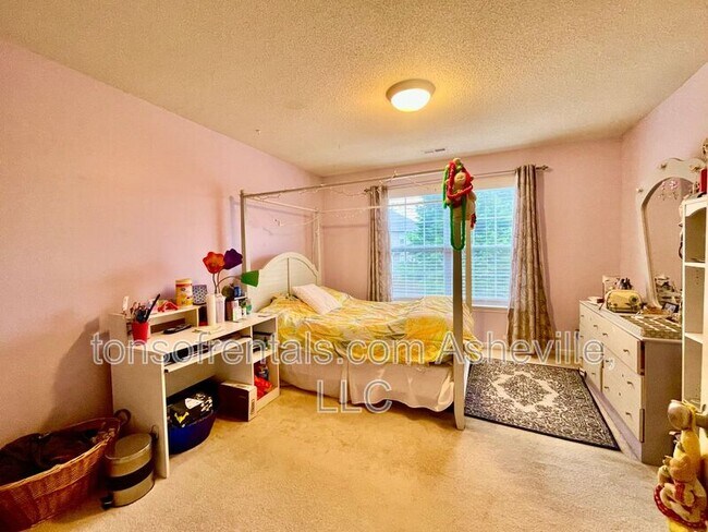 Building Photo - 51 Yorktown Cir