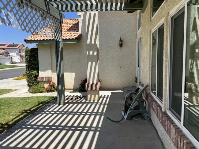 Building Photo - 33367 View Crest Dr