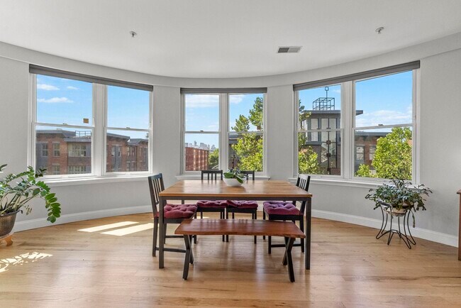 Building Photo - 400 9th St