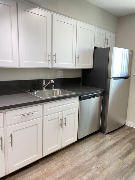 Building Photo - Oakpoint Apartments