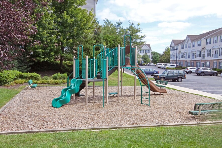 Building Photo - 185 Horseshoe Ct