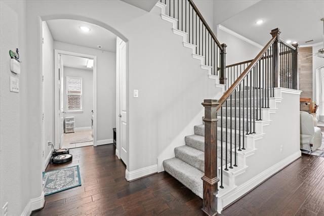 Building Photo - 352 Long Meadow Way