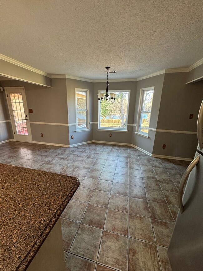 Building Photo - ** AVAILABLE NOW ** in Waterford Subdivision