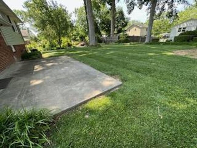 Building Photo - Immaculate 3 BD 2 BA Detached Home with Ga...