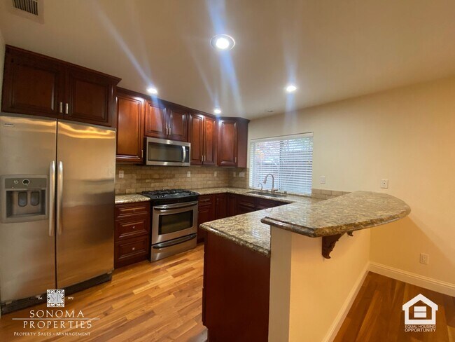 Building Photo - Lovely Updated 3BD/2.5BA Home Located In Fryer Creek!