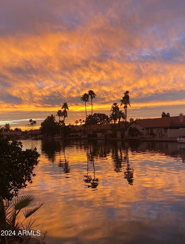 Building Photo - 11025 W Poinsettia Dr