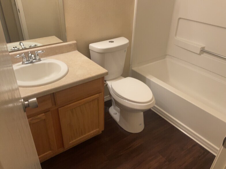 Building Photo - 3752 Rancher Loop NE