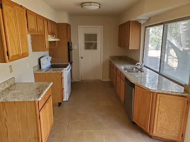 Building Photo - 1813 Cottonwood St