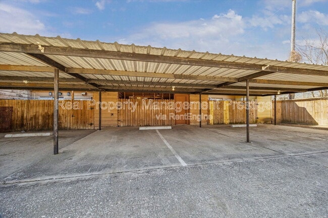Building Photo - 3006 Falk Ct