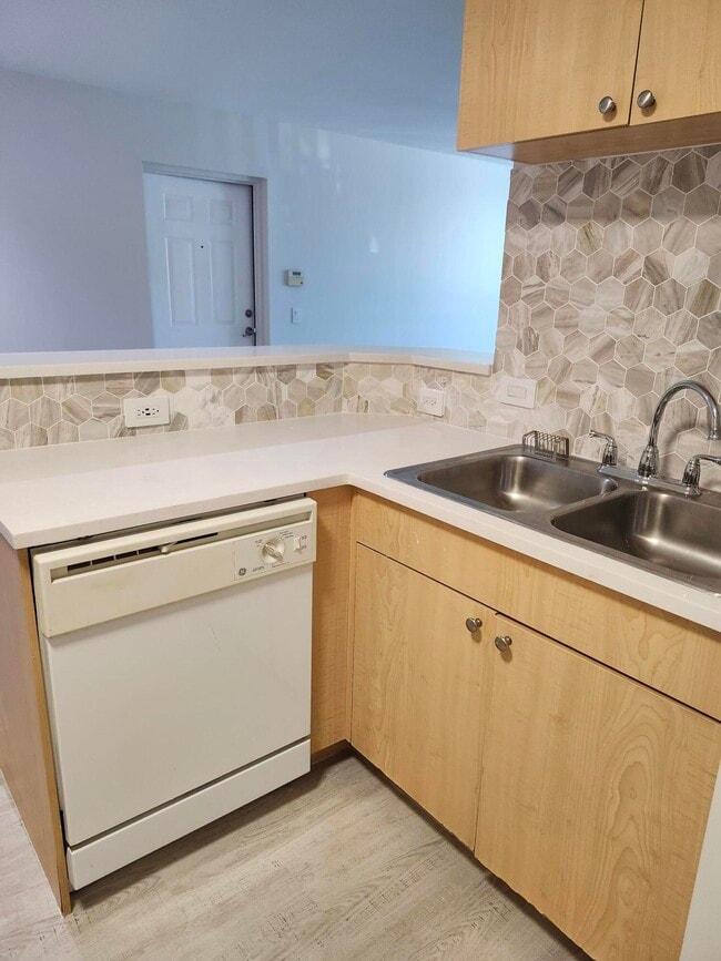 Building Photo - 505 Villa Cir