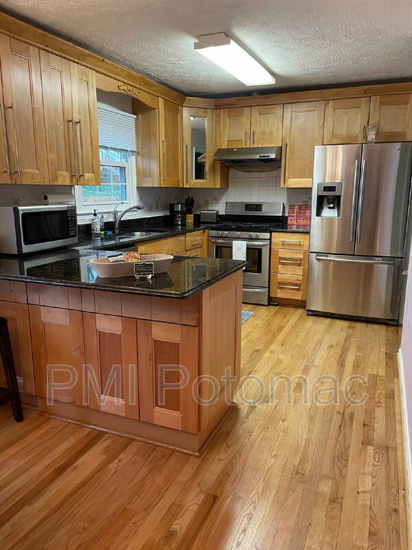 Building Photo - 1917 Agate Dr