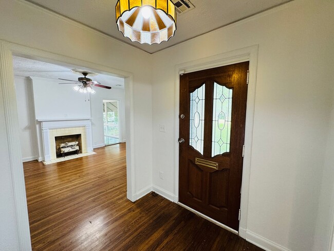 Building Photo - 4-Bedroom just perfect for your family