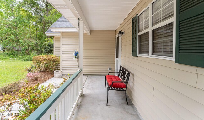 Building Photo - 18 Le Moyne Dr