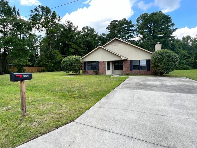 Building Photo - AVAILABLE LATE MARCH 2026! (No Pets)