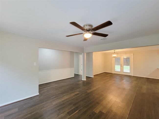 Building Photo - 1803 Cypress Dr