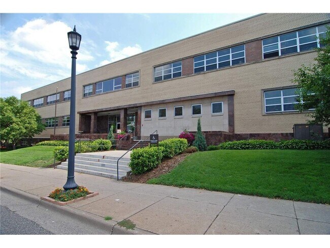 Building Photo - 111 E Franklin Ave
