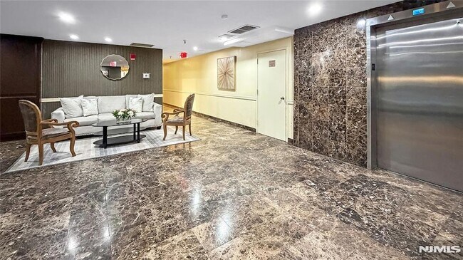 Building Photo - 326 Prospect Ave