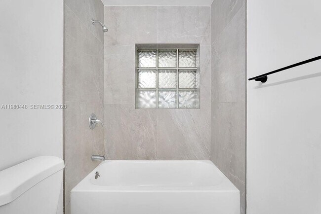 Building Photo - 2417 Pierce St