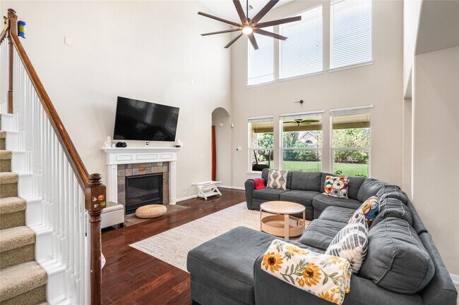 Building Photo - 6819 Lavington Way