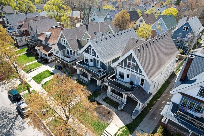 Building Photo - 2943 N Maryland Ave