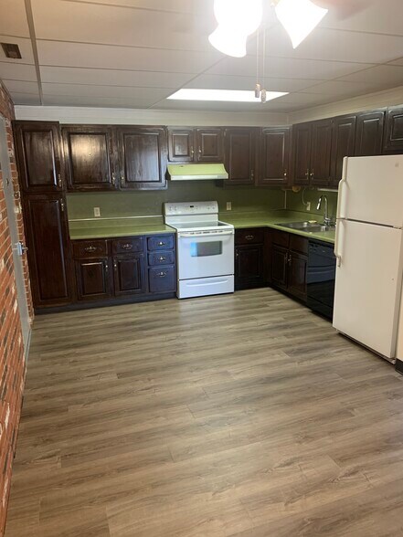 Kitchen - 2526 Rebecca Ct W