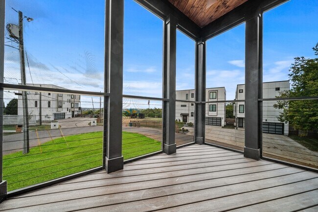 Building Photo - 6011 Hill Cir Dr