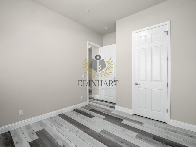 Building Photo - 1026 E Carnoustie Ave