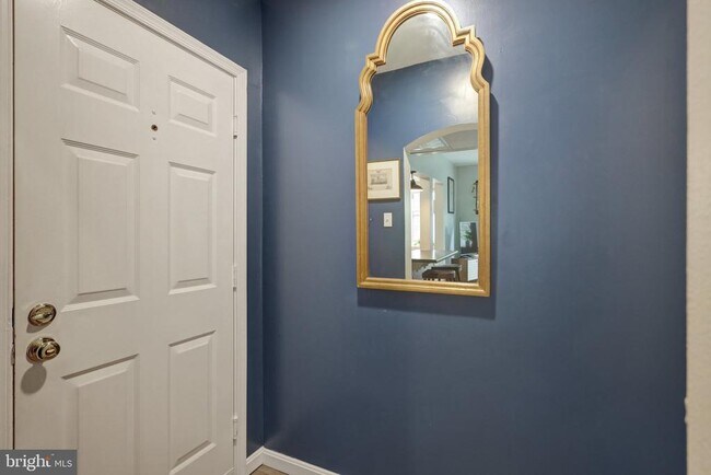 Building Photo - 1811 Key Blvd