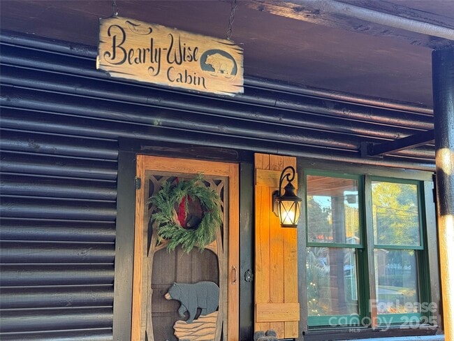 Building Photo - 1011 Lakeshore Dr