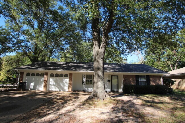 Building Photo - Coming Soon! Charming 3 Bedroom 2 Bath Home in Tyler!