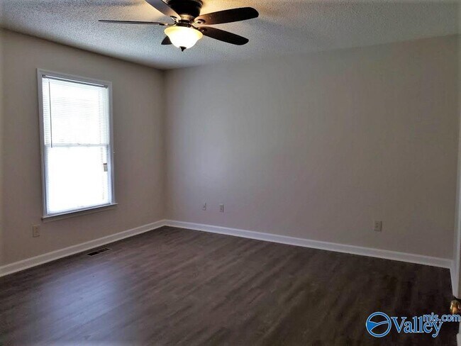 Building Photo - 132 Raleigh Way