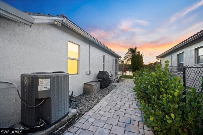 Building Photo - 3381 Mystic River Dr