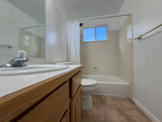 Building Photo - Beautifully Updated Home in South Jordan!