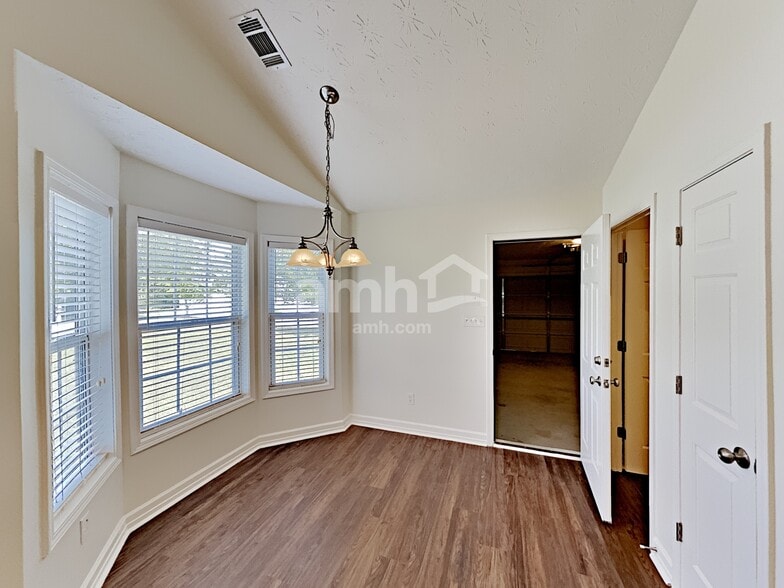 Building Photo - 2534 Dalesford Ct