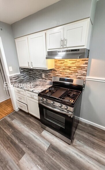 Building Photo - 807 Fontaine Pl