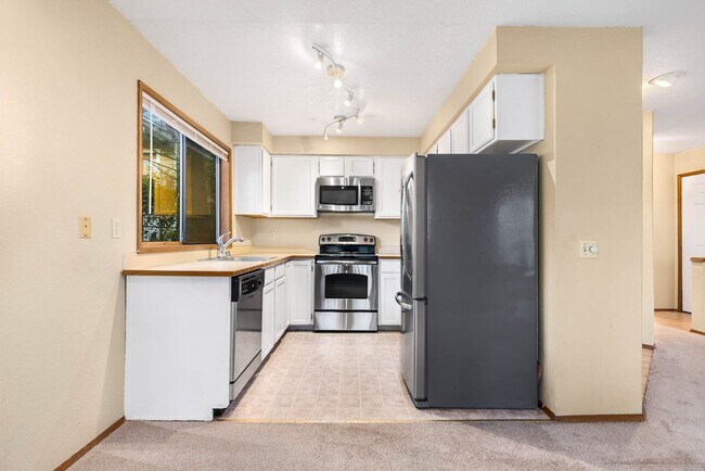 Building Photo - 2 Bedroom 2 Bathroom Condo Near Downtown Kirkland