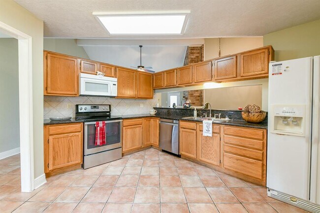 Building Photo - 16746 Square Rigger Ln
