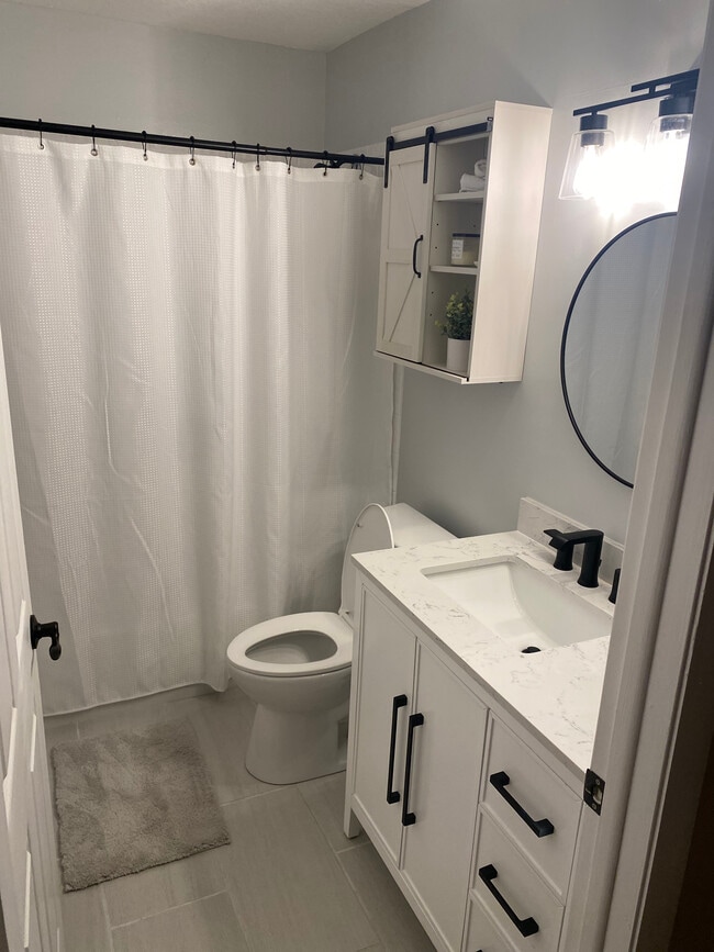 Building Photo - 110 42nd Ave N